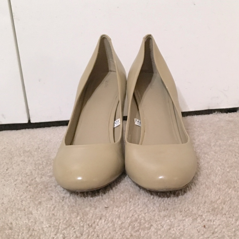 Size 11 Mossimo tan rounded toe stacked heels